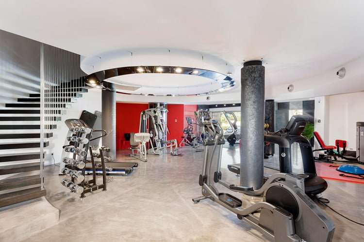 Domosat 2 1 Nuevo Showroom en Marbella: Life Fitness